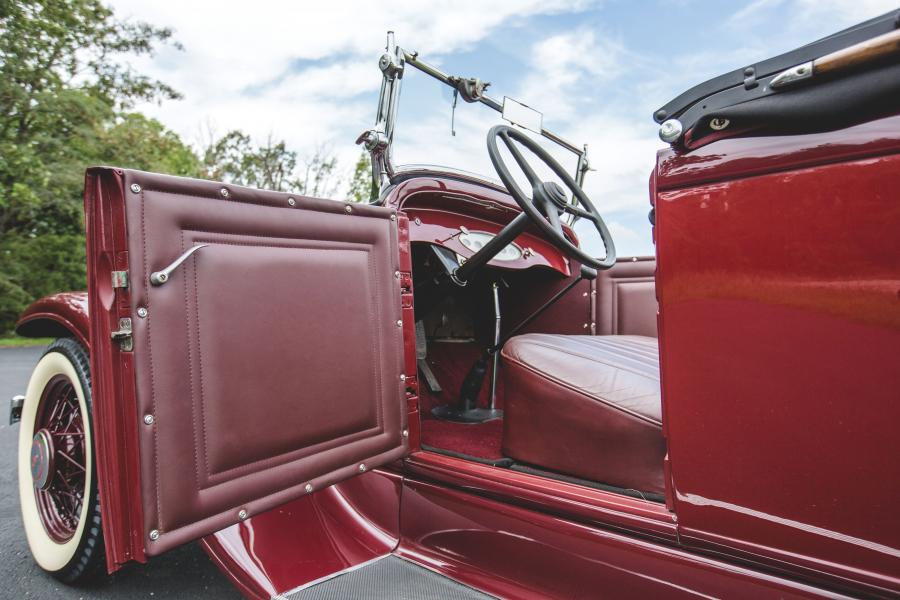 Детали экстерьера DeSoto Model SA Roadster 1931 года  (фото 7 из 21)